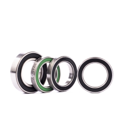 Bearing sets for rear hubs